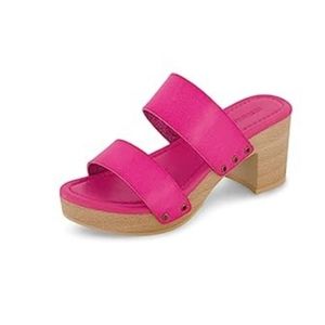 NWT Cushionaire Heeled Sandals